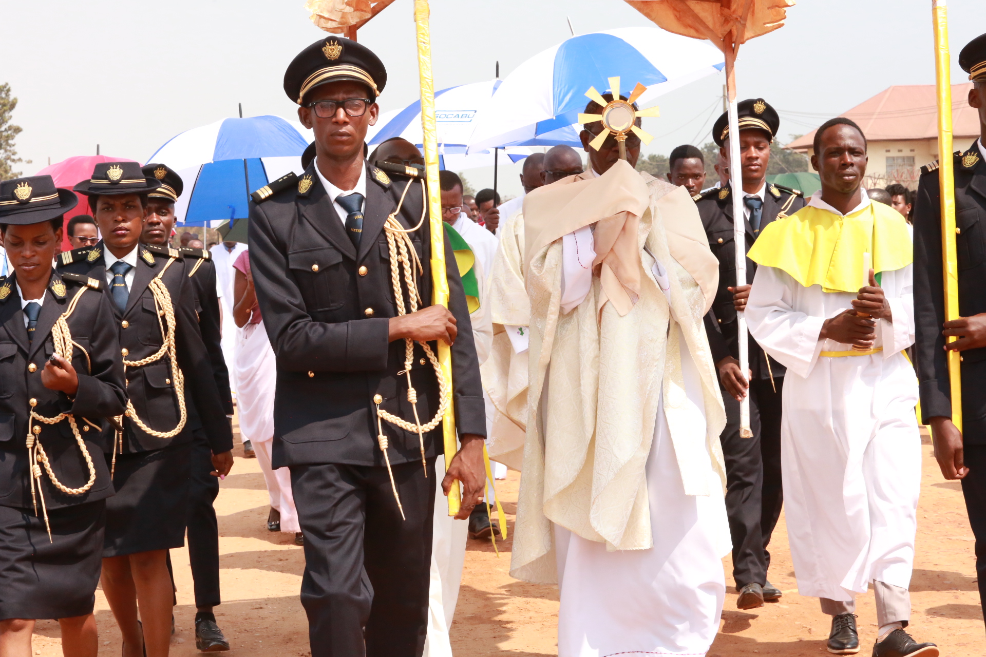 Célébration du Saint Sacrement par les Corps de Défense et de Sécurité au Burundi